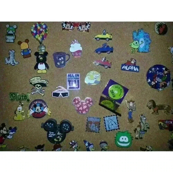 Lot of 25 Disney Pins –  No Repeats - Picture 2 of 2